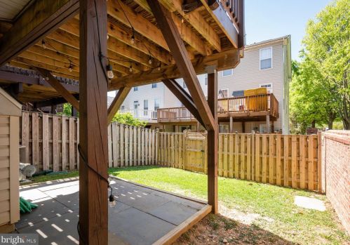 6940 Lerwick Ct, Alexandria VA  22315-5717 exterior