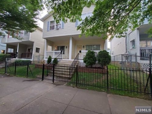 293 Hunterdon St, Newark, NJ 07103-2677