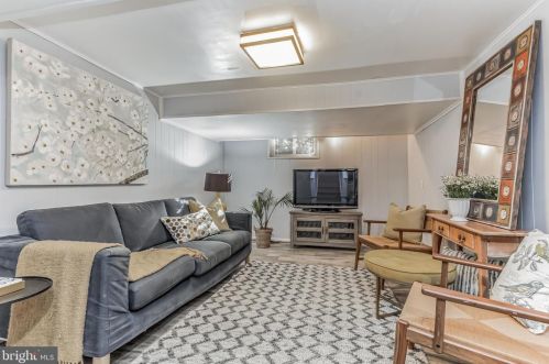 1612 Oakcrest Dr, Alexandria VA 22302-2337 exterior