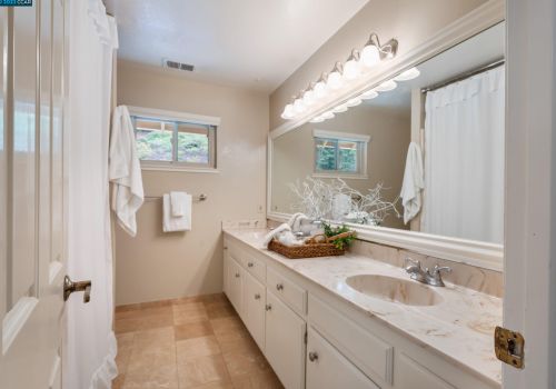 1170 Ridgemont Pl, Concord CA 94521-4831 exterior