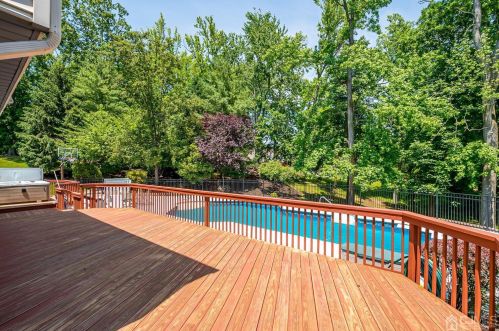 102 King St, Edison NJ 08820-1023 exterior