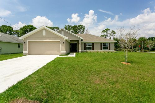 650 Thornhill Dr, Fort Pierce, FL 34983-3856