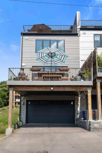 521 Jefferson St, Pittsburgh PA  15212-4418 exterior