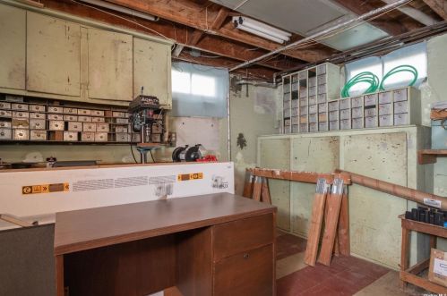 991 Kahle St, Bohemia NY 11716-2104 exterior