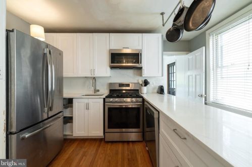 1223 6 St, Philadelphia PA 19120-3101 exterior