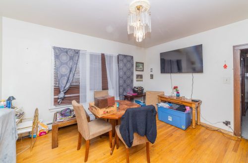 6048 Artesian Ave, Chicago IL 60659-2831 exterior