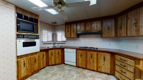 71 Alta Vw Way, Sandy UT 84070-3231 exterior