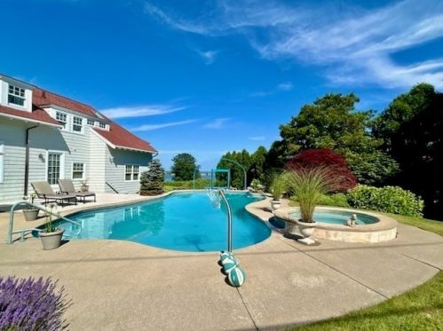 58 Eastern Pt Blvd, Gloucester MA 01930-4405 exterior