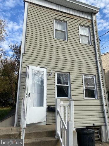 60 Fountain Ave, Trenton NJ 08618-3826 exterior