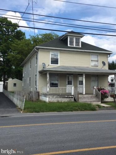 1202 Baltimore St, Hanover, PA 17331-4405