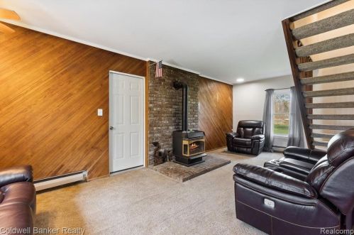 1787 Sashabaw Rd, Brandon MI  48462-9163 exterior