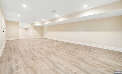 81 Trommel Dr, Mahwah NJ 07430-1533 exterior