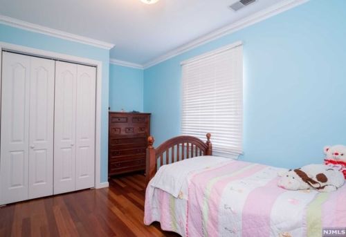 428 Aurora Ave, Cliffside Park NJ 07010-2133 exterior