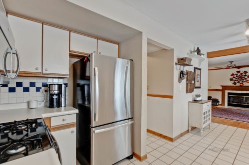 1537 Candlewood Dr, Bull Valley IL 60014-8962 exterior