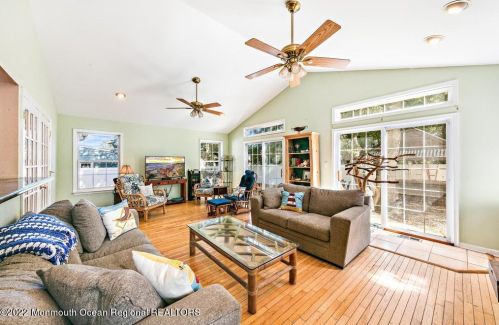 19 Glenwood Dr, Berkeley Township NJ 08721 exterior