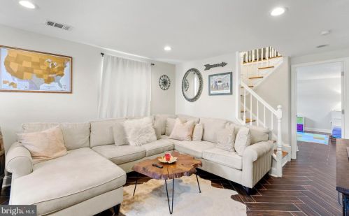 8213 Cooper St, Alexandria VA 22309-1052 exterior