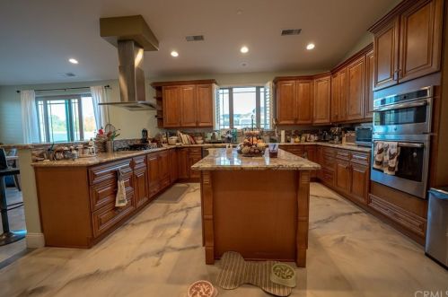 17585 Mariposa Ave, Riverside CA 92508-9442 exterior