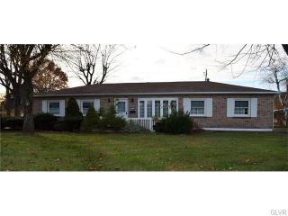 1021 Oakhurst Dr, Slatington, PA 18080-1222