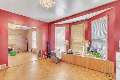 1261 36, Milwaukee WI 53215-1437 exterior