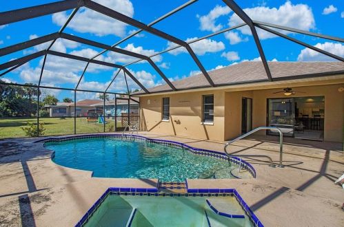 842 99 Ave, Naples FL 34108-2234 exterior