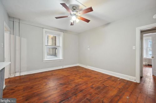 476 Krams Ave, Philadelphia PA  19128-3310 exterior