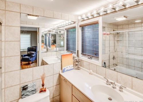 107 Stuart Ave, Norwalk CT 06850-3135 exterior