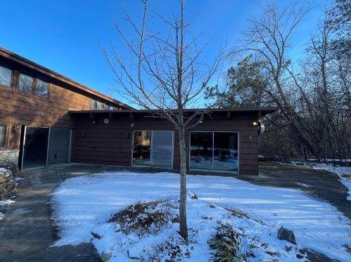 9505 Pheasant Ln, Milwaukee WI  53217-1125 exterior