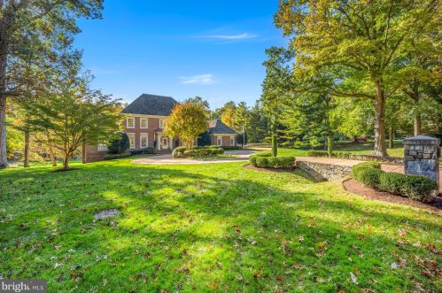 8801 Belmart Rd, Rockville, MD 20854-1612