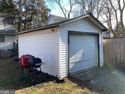 3204 Cove Rd, Camden NJ 08109-2537 exterior