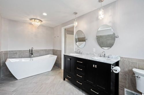 3927 Blvd Dr, Pittsburgh PA 15217-2619 exterior