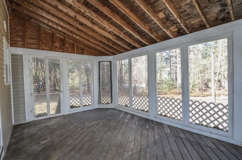 87 Blacksnake Rd, Seabrook NH 03874-4310 exterior