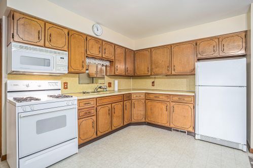 824 Andover Ct, Grand Rapids MI 49508-4770 exterior