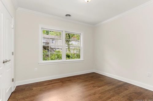 60 Caroline Pl, Greenwich CT 06831-4905 exterior