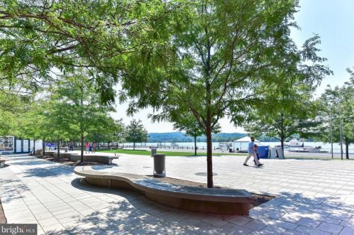 1301 Delaware Ave, Washington DC  20024-3929 exterior