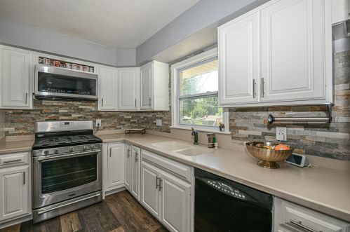 6037 22 St, Milwaukee WI 53233-1914 exterior