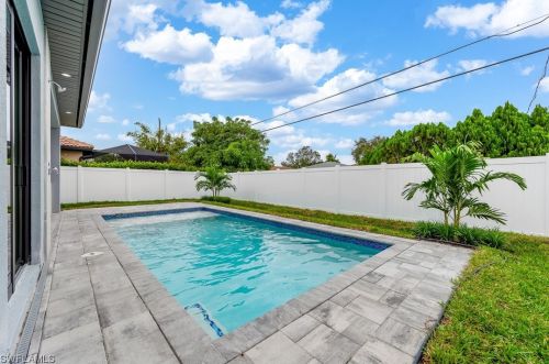 555 99 Ave, Naples FL 34108-2227 exterior