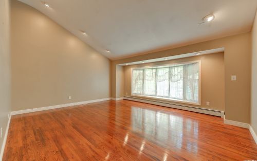 11 Munson Ct, Huntington Station NY 11747-1632 exterior