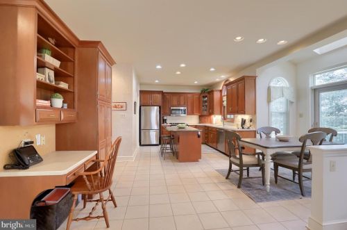 2933 Hearthside Ln, Lancaster PA 17601-1457 exterior