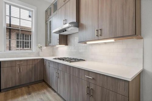 4122 Belt Line Rd, Addison TX exterior