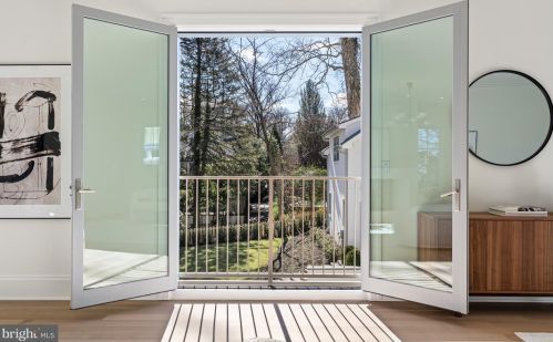 4526 Hawthorne St, Washington DC 20016-3570 exterior