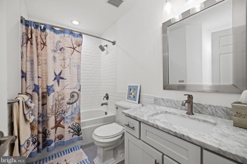 951 Rhonda Pl, Leesburg VA  20175-5632 exterior