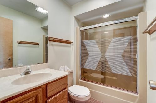 4714 Billingsgate Ln, Bull Valley IL 60098-8748 exterior