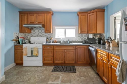 68 Linden St, Brookline MA 02445-7841 exterior