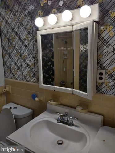 5767 17 St, Philadelphia PA 19146-1532 exterior