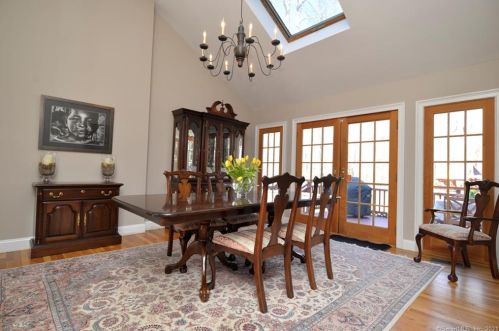 668 Ridgebury Rd, Ridgefield CT 06877-1117 exterior