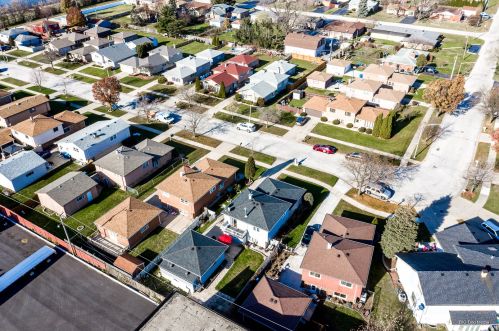 4905 124 St, Chicago IL 60628-7240 exterior