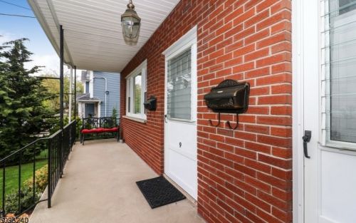 9 Cedar St, Cranford NJ  07016-1636 exterior