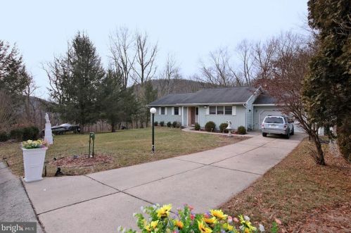 280 Forest Rd, Primrose, PA 17901-4010