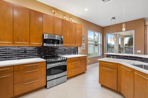 6737 Watertown Dr, Boynton Beach FL 33437-3938 exterior