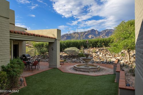 5300 Hacienda Del Sol Rd, Tucson AZ 85718-6054 exterior